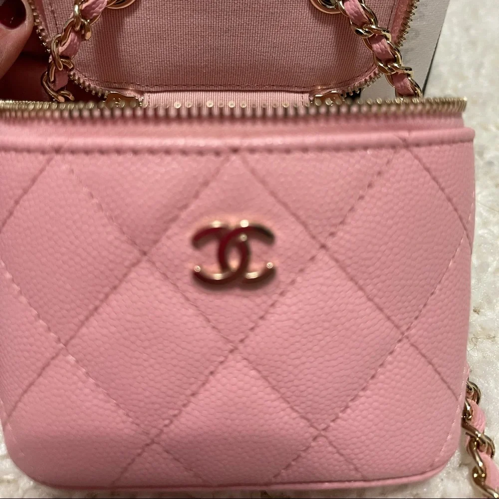 CHANEL Vanity on a Chain Pink Caviar ๐ - Picture 8 of 10